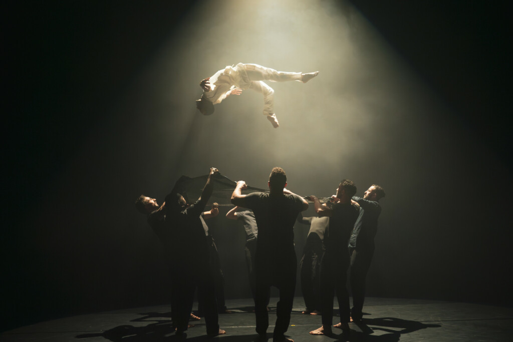 Ka-In – Groupe Acrobatique de Tanger et Raphaëlle Boitel